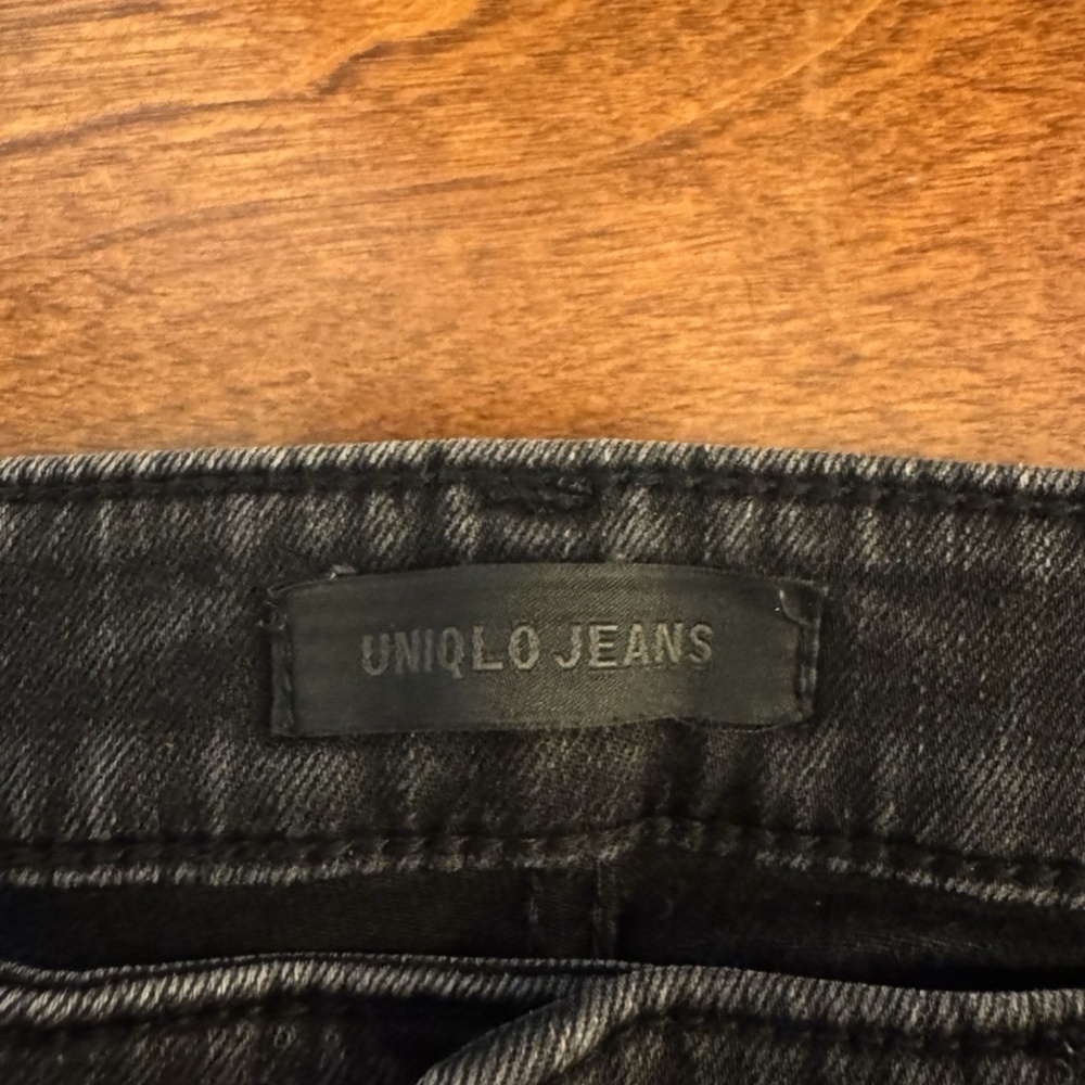 Uniqlo Size 8 Solid Black Skinny Leg Low-Rise Tapered Leg Ultra Stretch Jeans - Picture 4 of 6